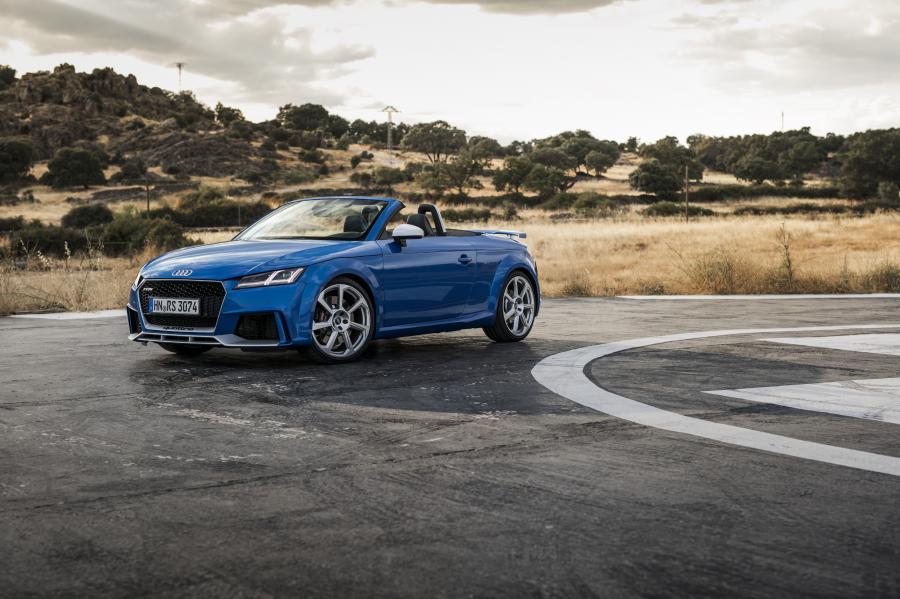  Audi TT RS Roadster (8S) 2016 года  (WW) (фото 3 из 57)